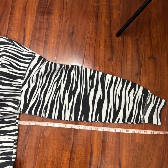 Supreme Box Logo Crewneck (FW22) Zebra Size XL - Picture 8 of 8